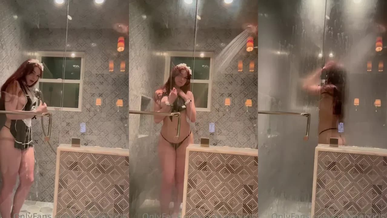 SummerXiris showers in a sexy way