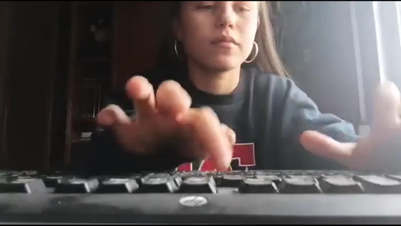 Rusacarabanchel Lifts Her Shirt