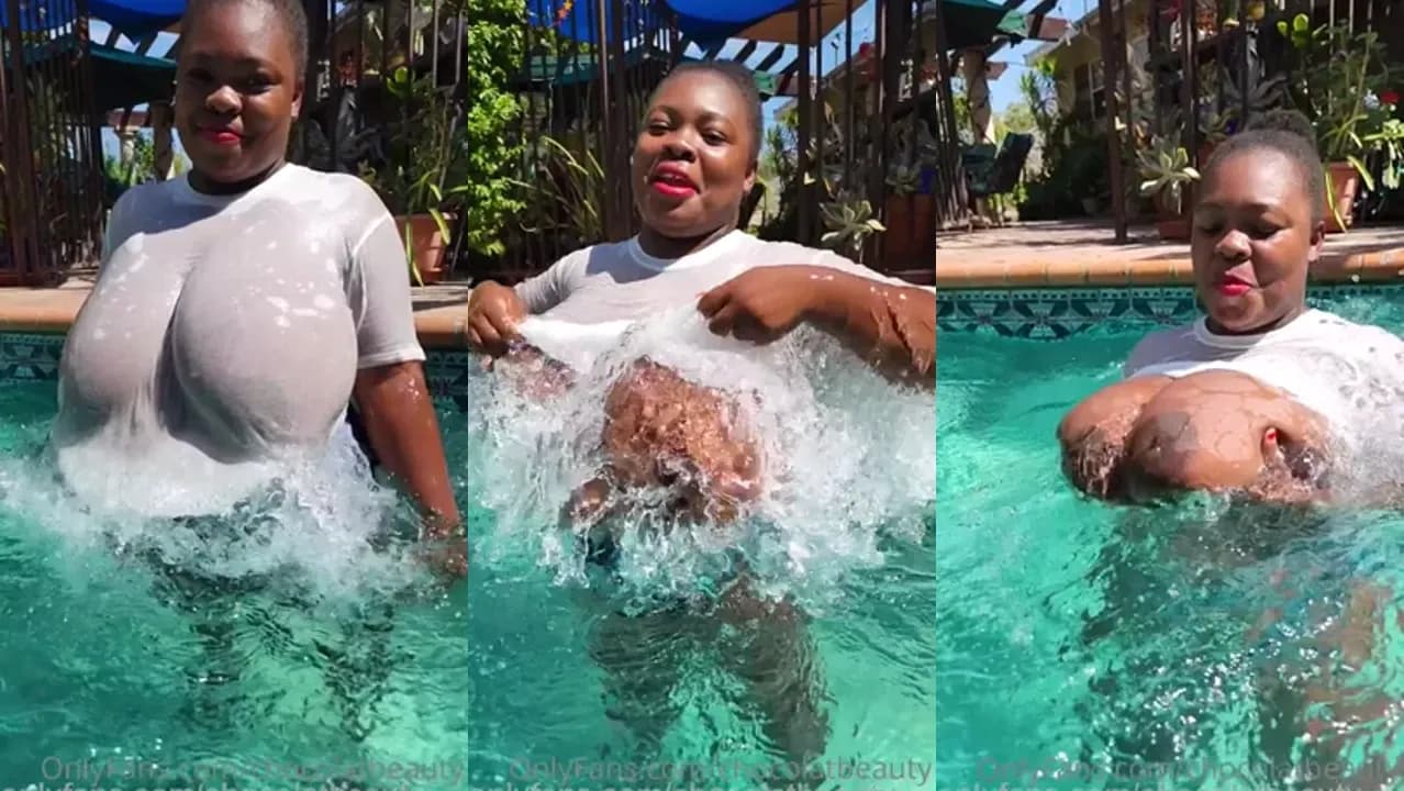 Chocolatbeauty Exposes Tits In The Pool