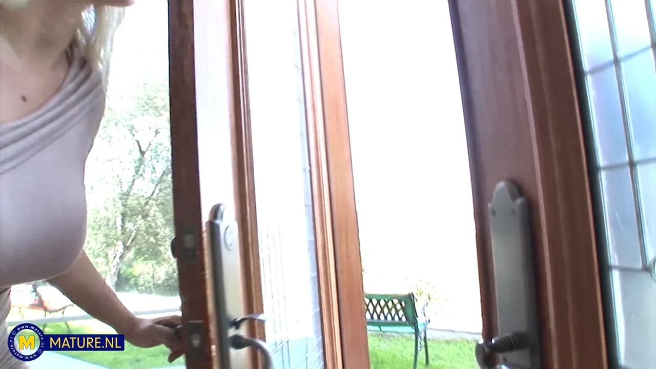 Devon Lee MILF blonde mariée à mon oncle mais veut ma bite dure