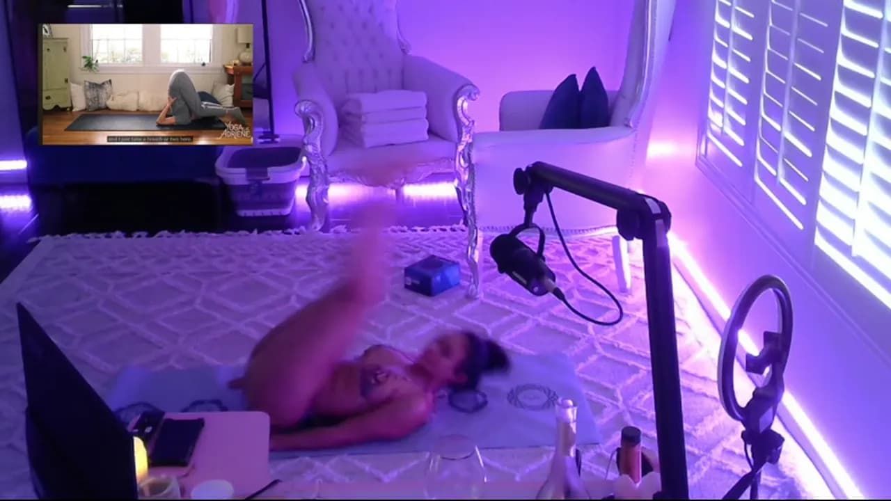 Himynamestee Stretches Out On Livestream
