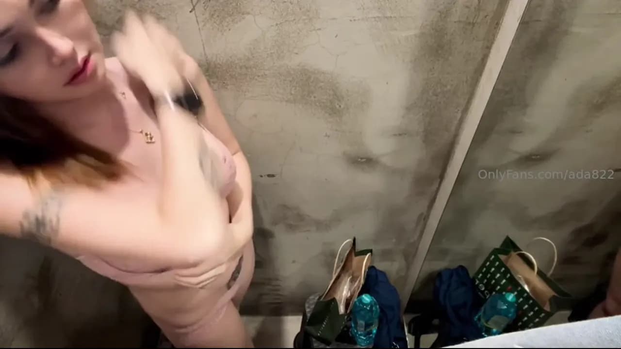 Ada822 Flashes Her Boobs In The Fitting Room