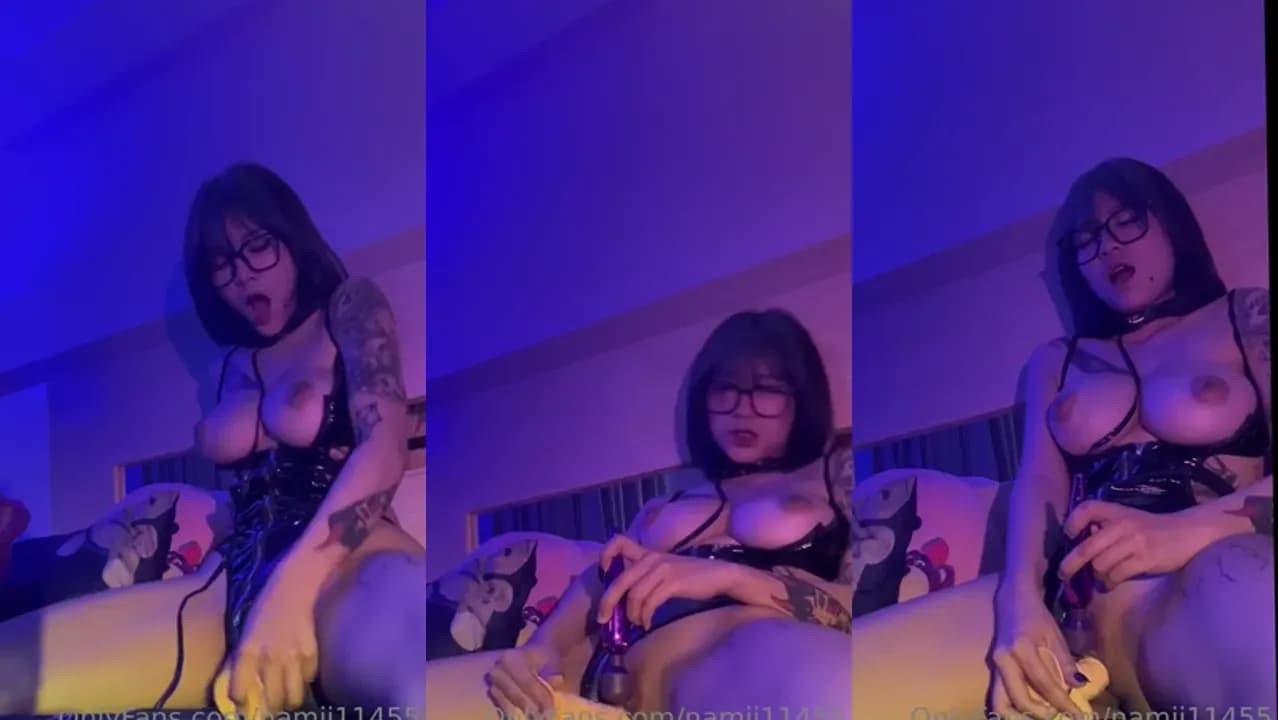 Namii Cums After Using Two Toys