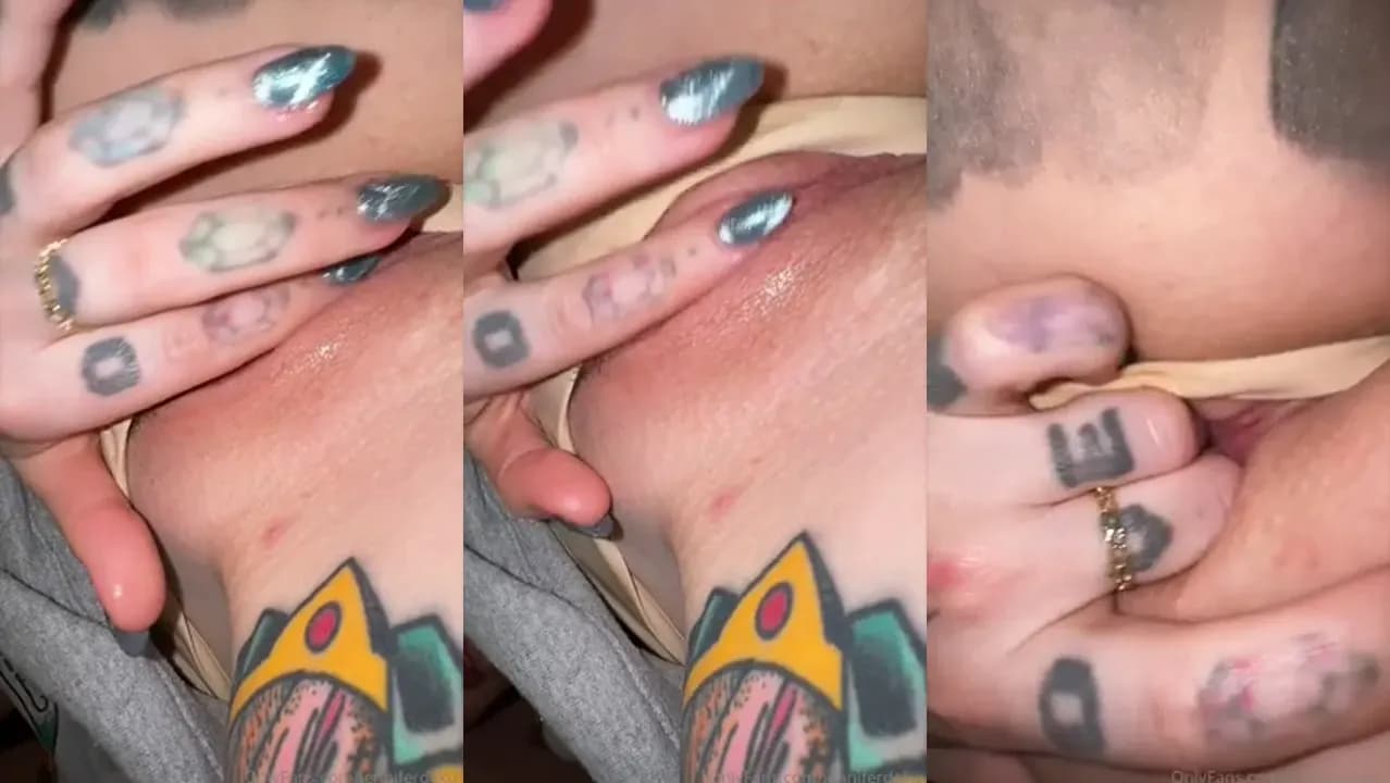 Jenniferdeku Fingers Her Cunt