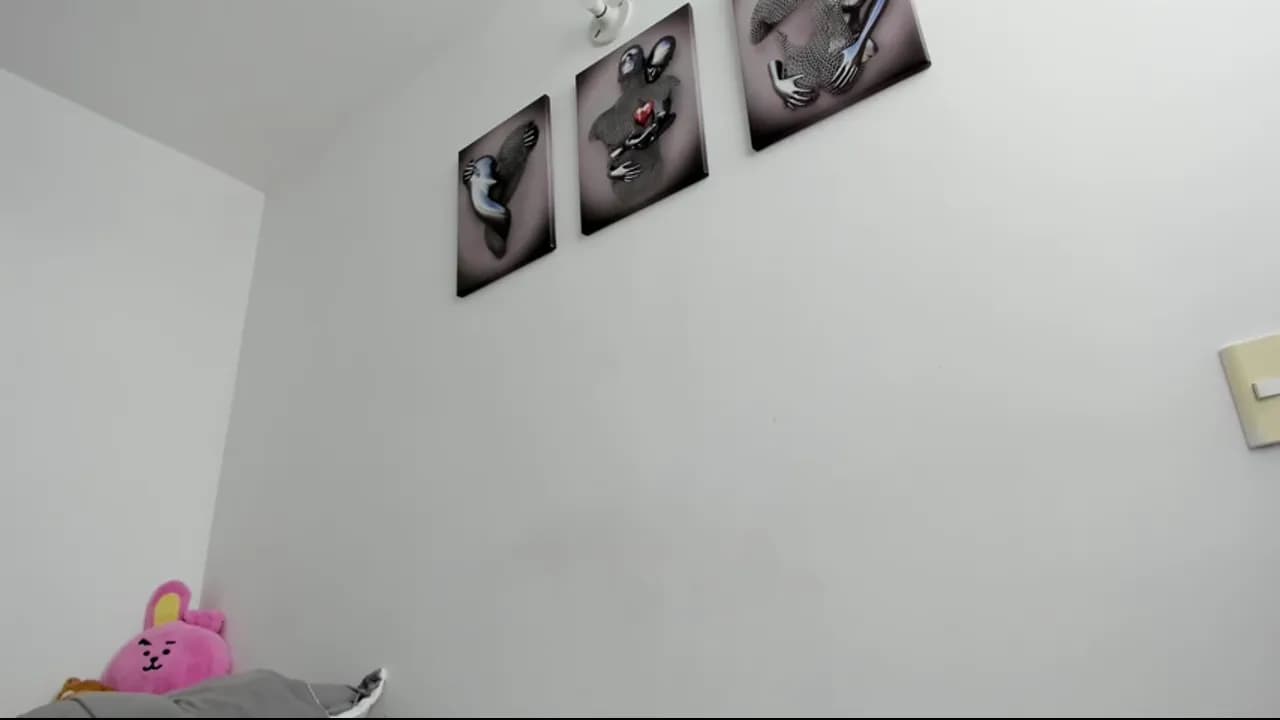 Eli_dl Masturbates Using Her Dildo