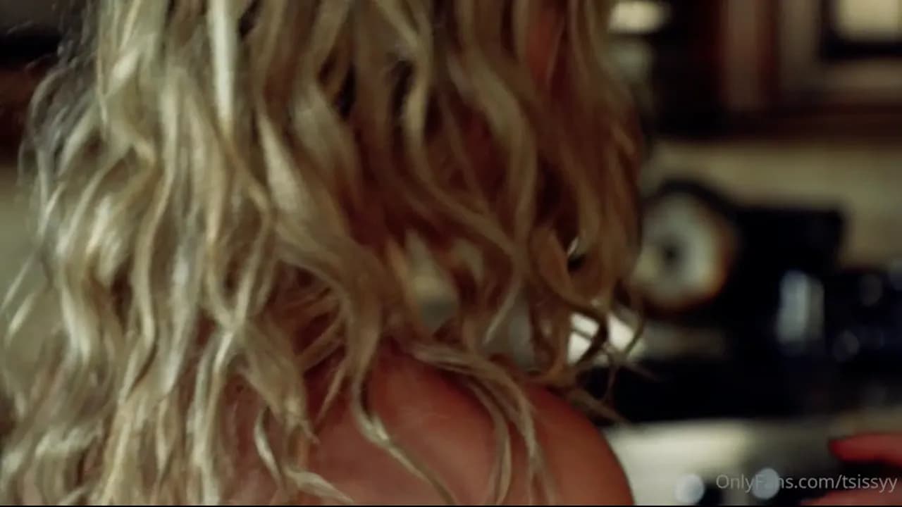 Taylor Sis Removes Her Bra In The Kitchen