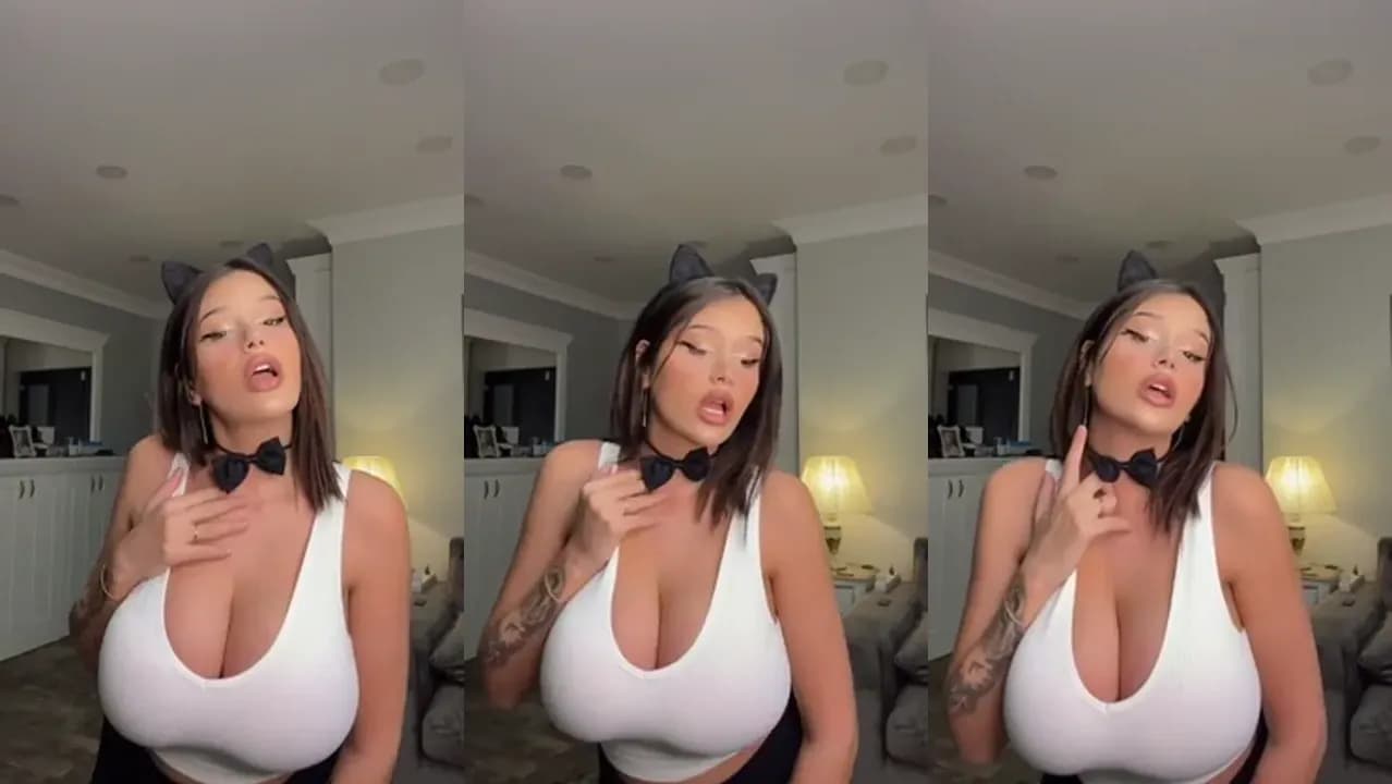 Kitty Juliaticaofficial Sexily Sways To Music